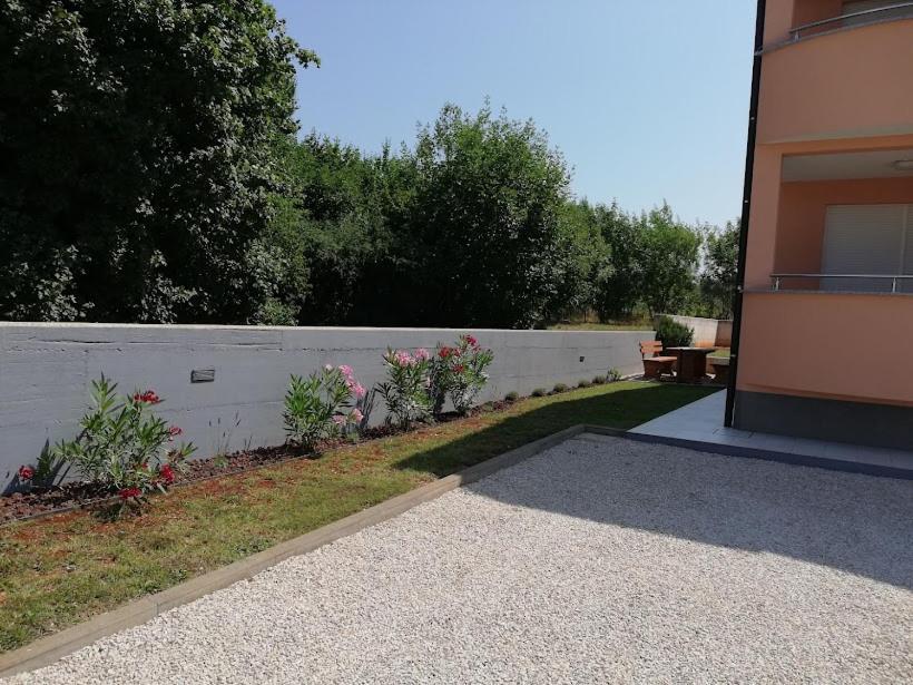 Apartments Oleander Lovrecica-Residence With Pool Luaran gambar