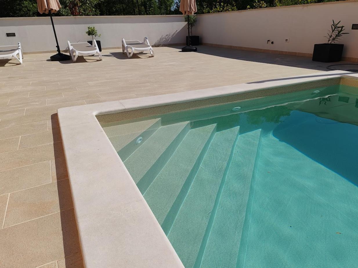 Apartments Oleander Lovrecica-Residence With Pool Luaran gambar