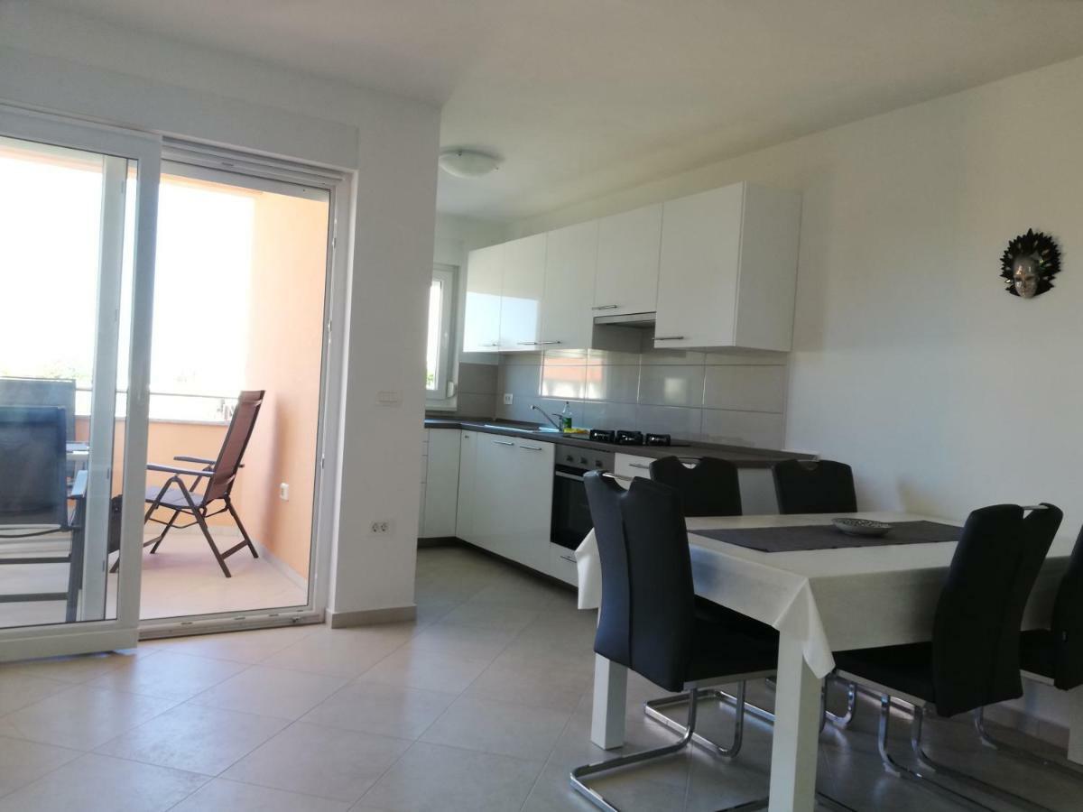 Apartments Oleander Lovrecica-Residence With Pool Luaran gambar